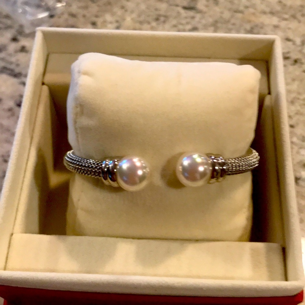 Majorica pearl bangle